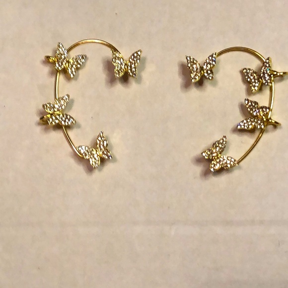 NIP Beautiful Sparkle Butterfly Goldtone Ear Cuffs. Just in time for SPRING🦋 - Picture 3 of 12